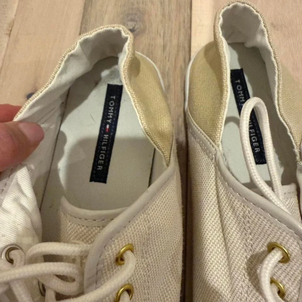 Tommy Hilfiger cream canvas sneakers Sz 11 #sneakers #lifestyle